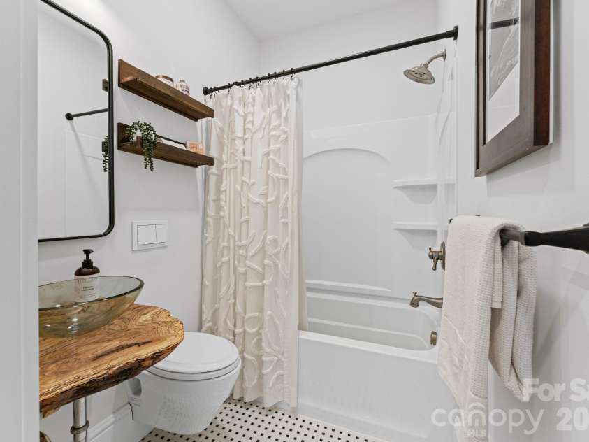 289 Linville River Drive, Linville, NC 28646.  MLS# CAR4405744, YatesRealty ID 39063. Guest bath