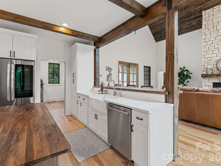 289 Linville River Drive, Linville, NC 28646.  MLS# CAR4405744, YatesRealty ID 39063. Kitchen
