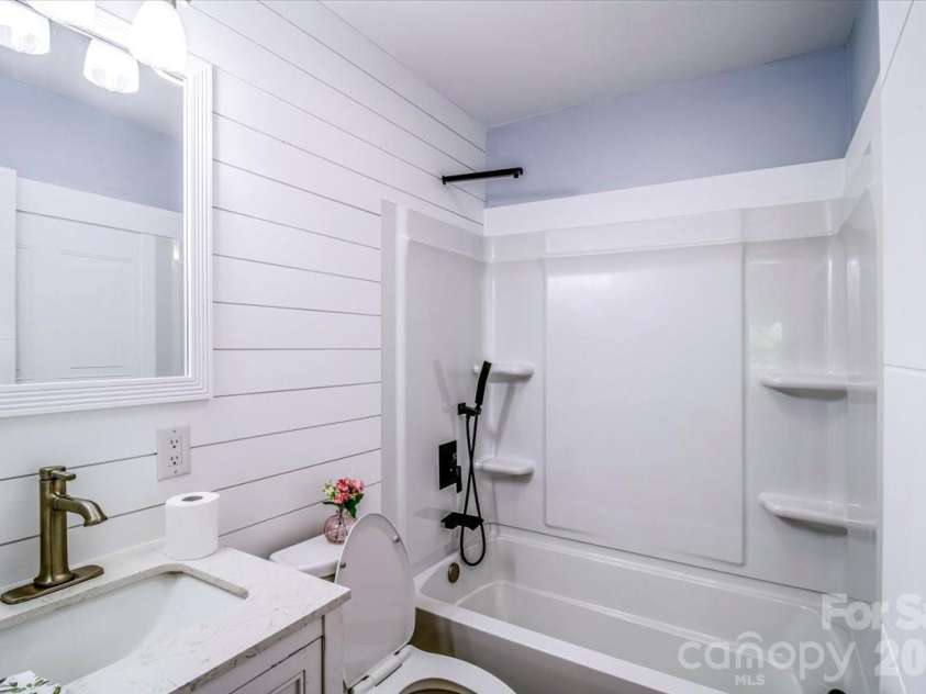 2910 Old Highway 60 Highway, Ronda, NC 28670.  MLS# CAR4402333, YatesRealty ID 39064. Main bathroom
