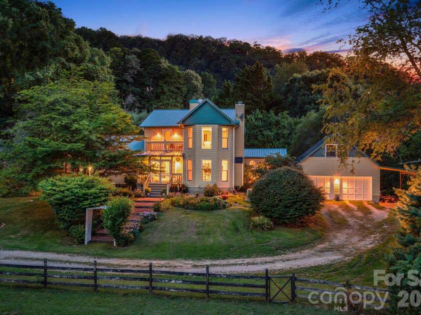 200 Black Hawk Trail, Waynesville, NC 28785.  MLS# CAR4404576, YatesRealty ID 39066. 