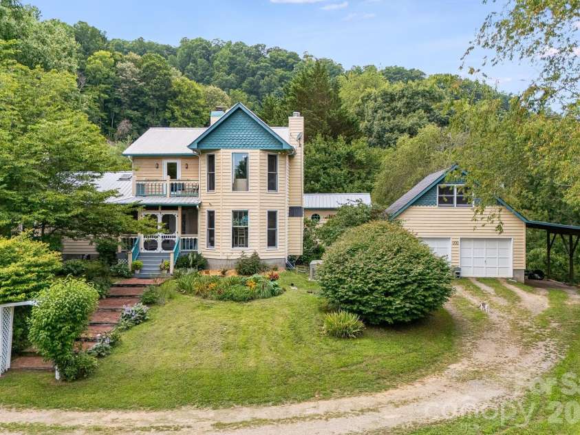 200 Black Hawk Trail, Waynesville, NC 28785.  MLS# CAR4404576, YatesRealty ID 39066. 