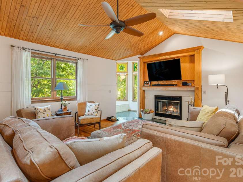 200 Black Hawk Trail, Waynesville, NC 28785.  MLS# CAR4404576, YatesRealty ID 39066. 