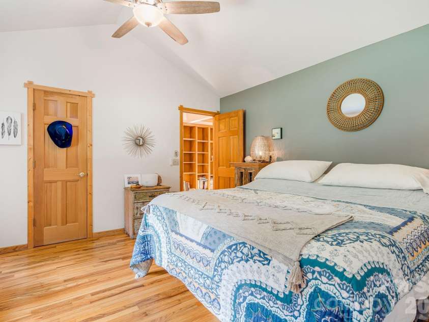 200 Black Hawk Trail, Waynesville, NC 28785.  MLS# CAR4404576, YatesRealty ID 39066. 