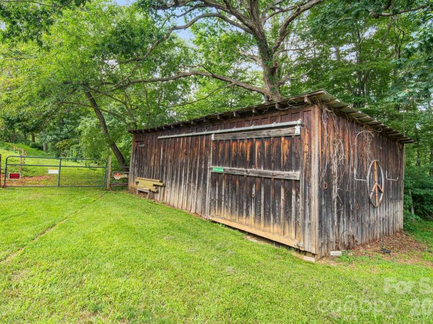 200 Black Hawk Trail, Waynesville, NC 28785.  MLS# CAR4404576, YatesRealty ID 39066. 