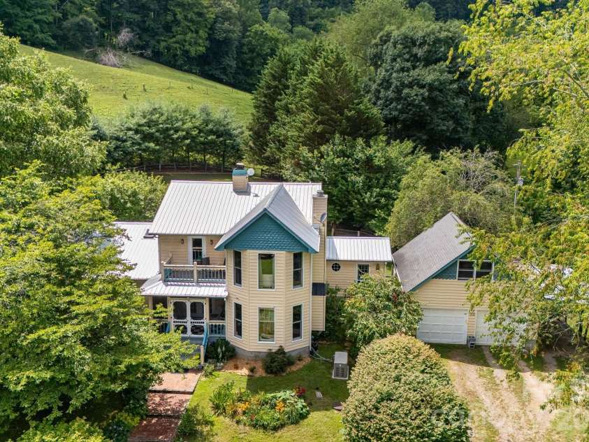 200 Black Hawk Trail, Waynesville, NC 28785.  MLS# CAR4404576, YatesRealty ID 39066. 