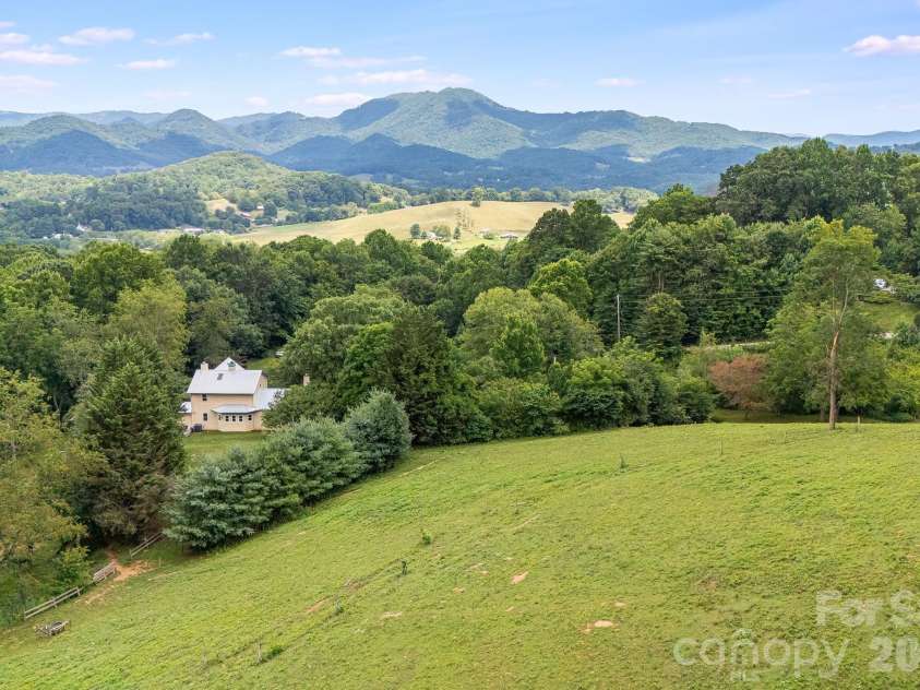 200 Black Hawk Trail, Waynesville, NC 28785.  MLS# CAR4404576, YatesRealty ID 39066. 