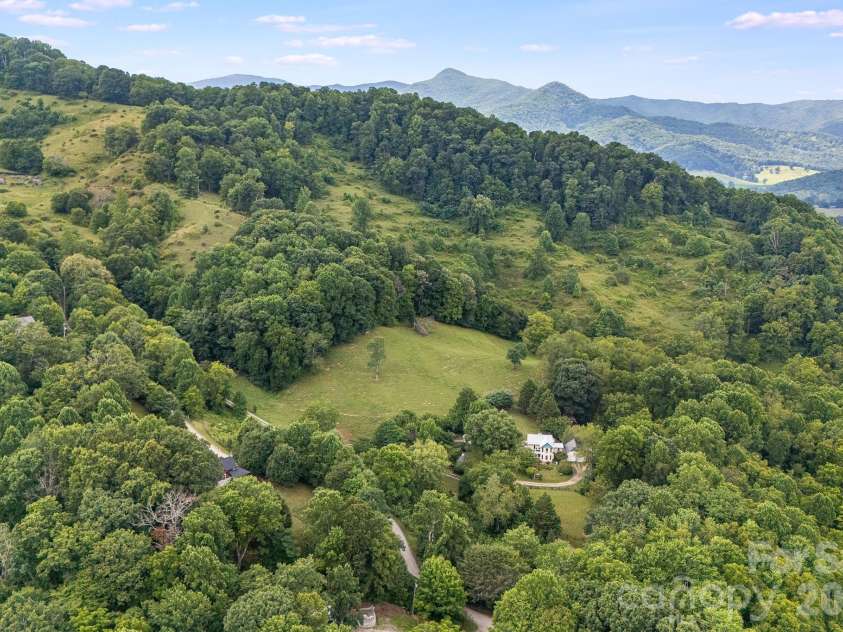 200 Black Hawk Trail, Waynesville, NC 28785.  MLS# CAR4404576, YatesRealty ID 39066. 