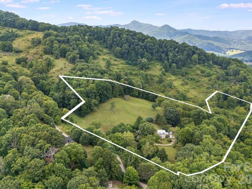 200 Black Hawk Trail, Waynesville, NC 28785.  MLS# CAR4404576, YatesRealty ID 39066. 