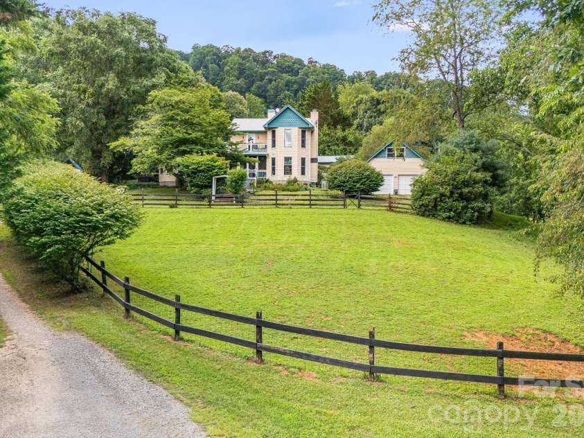 200 Black Hawk Trail, Waynesville, NC 28785.  MLS# CAR4404576, YatesRealty ID 39066. Front Yard