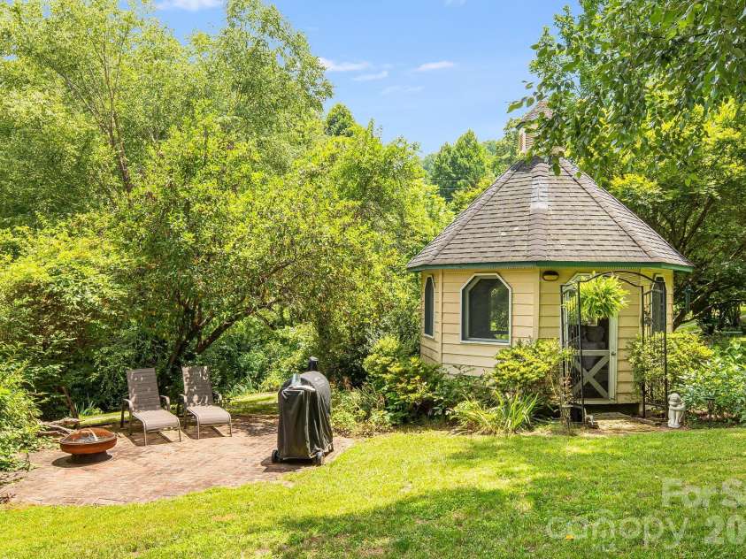 200 Black Hawk Trail, Waynesville, NC 28785.  MLS# CAR4404576, YatesRealty ID 39066. Gazebo