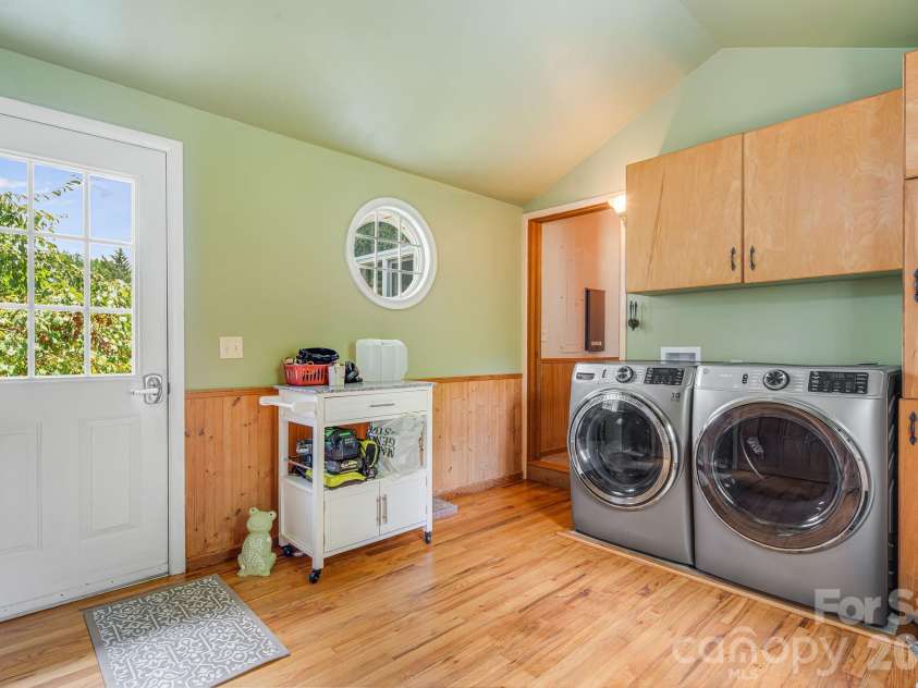 200 Black Hawk Trail, Waynesville, NC 28785.  MLS# CAR4404576, YatesRealty ID 39066. Mud/Laundry Room.