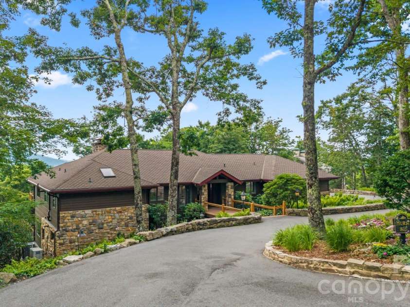 815 Crest Trail, Linville, NC 28646.  MLS# CAR4406068, YatesRealty ID 39068. 