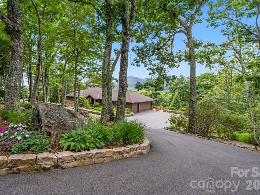 815 Crest Trail, Linville, NC 28646.  MLS# CAR4406068, YatesRealty ID 39068. 