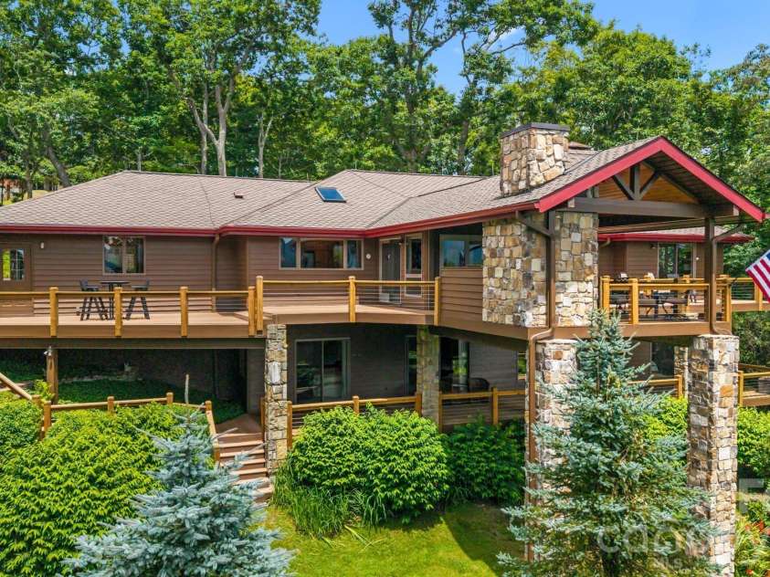 815 Crest Trail, Linville, NC 28646.  MLS# CAR4406068, YatesRealty ID 39068. 