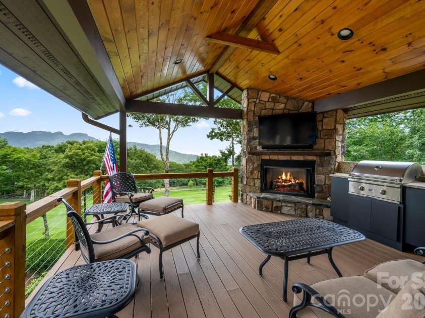 815 Crest Trail, Linville, NC 28646.  MLS# CAR4406068, YatesRealty ID 39068. 