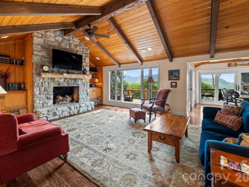 815 Crest Trail, Linville, NC 28646.  MLS# CAR4406068, YatesRealty ID 39068. 