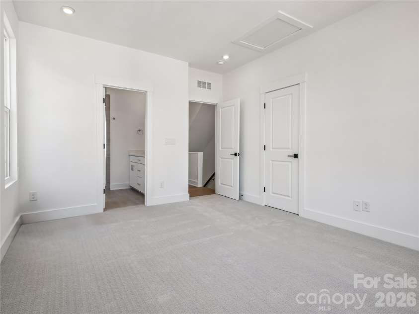 4062 Sophia Drive, Charlotte, NC 28217.  MLS# CAR4368755, YatesRealty ID 39069. Large owner's suite