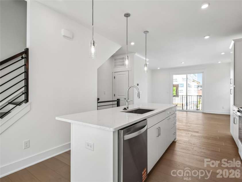 4062 Sophia Drive, Charlotte, NC 28217.  MLS# CAR4368755, YatesRealty ID 39069. Quartz Countertops