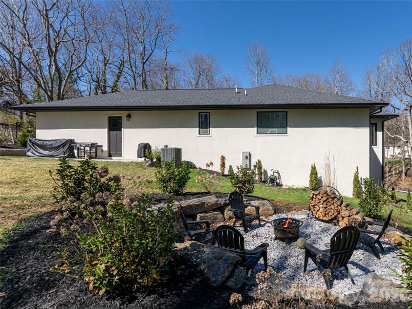 16 Cambridge Drive, Candler, NC 28715.  MLS# CAR4355688, YatesRealty ID 3907. 