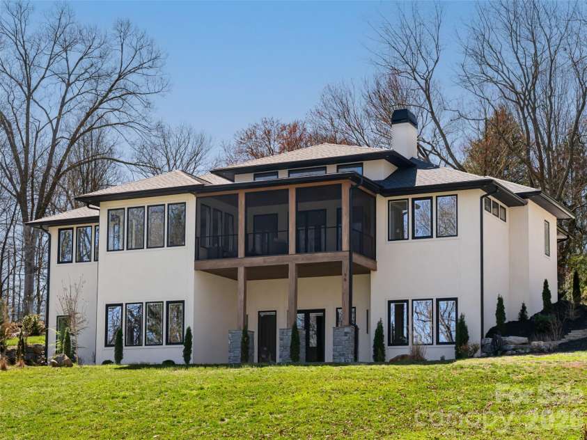 16 Cambridge Drive, Candler, NC 28715.  MLS# CAR4355688, YatesRealty ID 3907. 