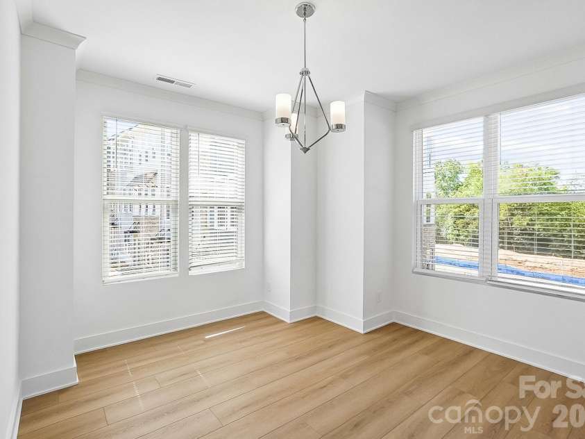1139 Kokomo Lane, Charlotte, NC 28206.  MLS# CAR4403154, YatesRealty ID 39070. Dining room for 6