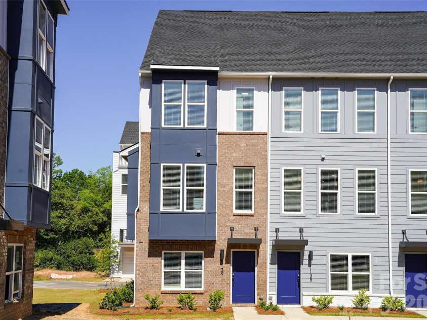 1139 Kokomo Lane, Charlotte, NC 28206.  MLS# CAR4403154, YatesRealty ID 39070. End-Unit overlooking community greenspace