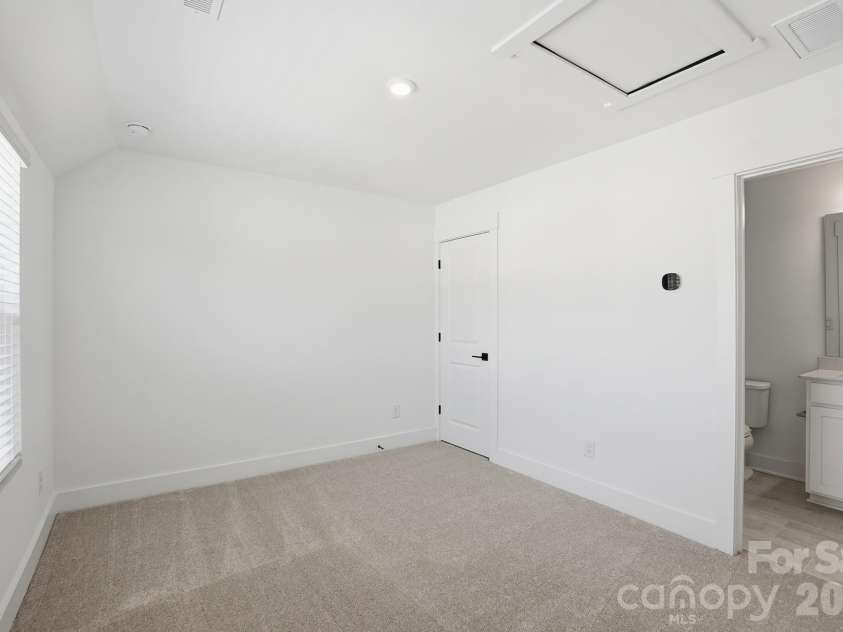 1124 Kokomo Lane, Charlotte, NC 28206.  MLS# CAR4385352, YatesRealty ID 39071. Guest Bath 2