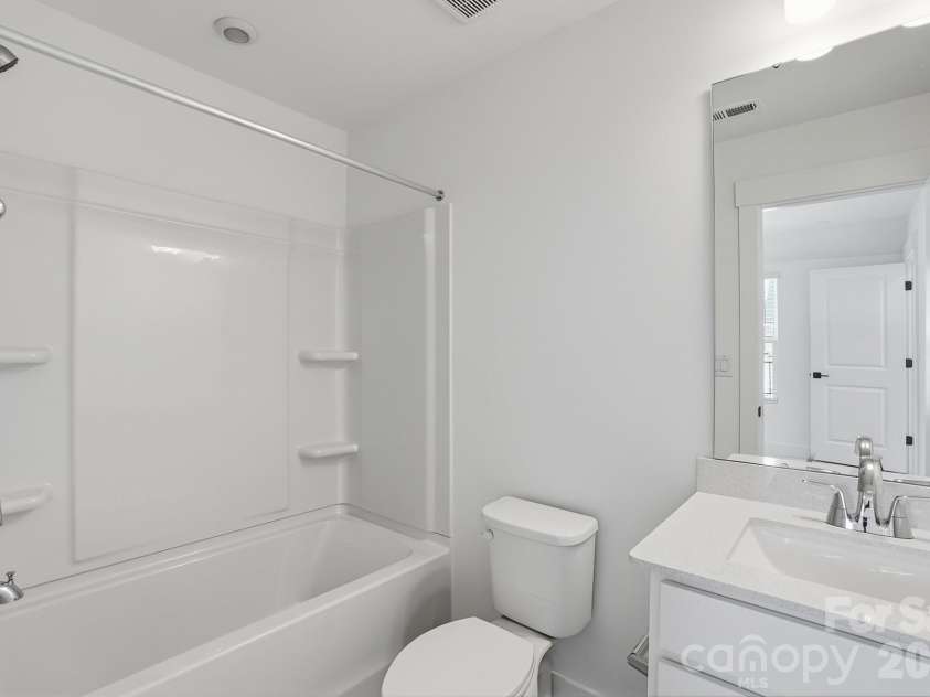 1124 Kokomo Lane, Charlotte, NC 28206.  MLS# CAR4385352, YatesRealty ID 39071. Guest Bath 2