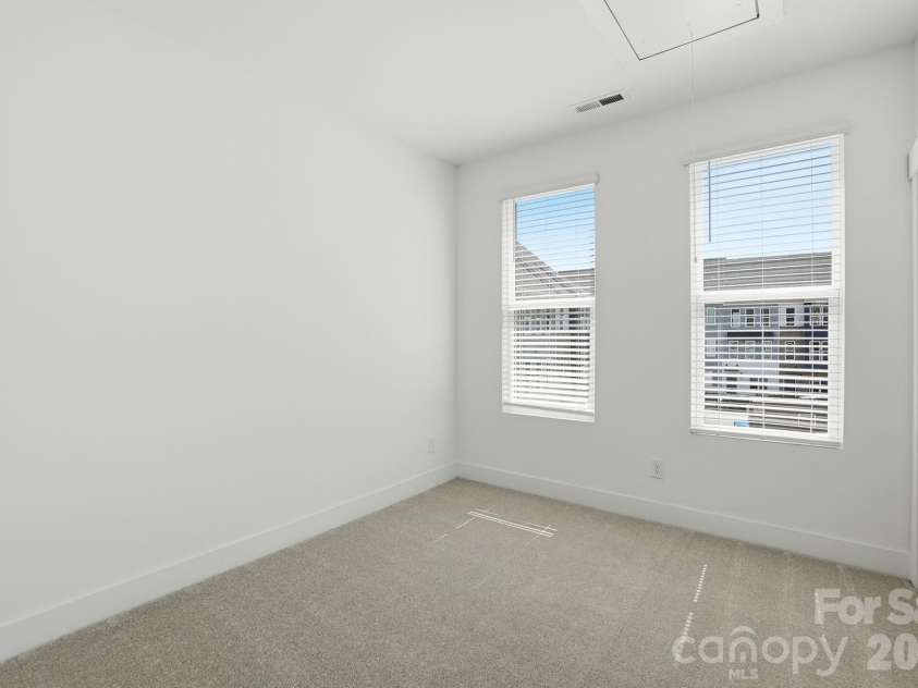 1124 Kokomo Lane, Charlotte, NC 28206.  MLS# CAR4385352, YatesRealty ID 39071. Guest Suite with Full Bath