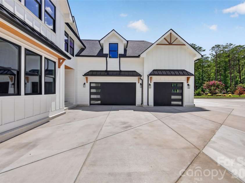 3141 Brayland Avenue, Matthews, NC 28104.  MLS# CAR4404701, YatesRealty ID 39075. Front exterior