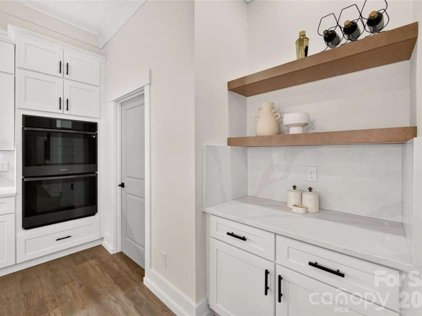 3141 Brayland Avenue, Matthews, NC 28104.  MLS# CAR4404701, YatesRealty ID 39075. Kitchen