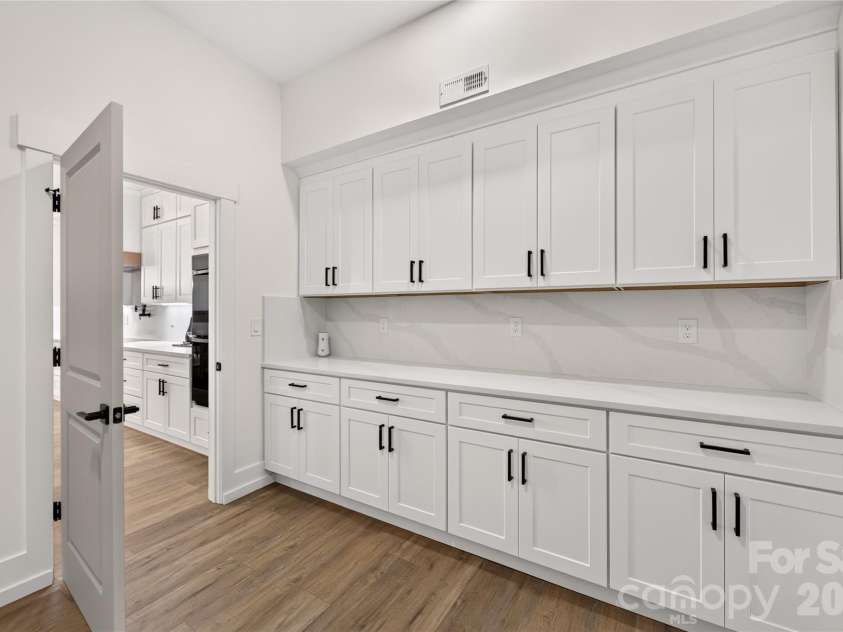3141 Brayland Avenue, Matthews, NC 28104.  MLS# CAR4404701, YatesRealty ID 39075. Scullery