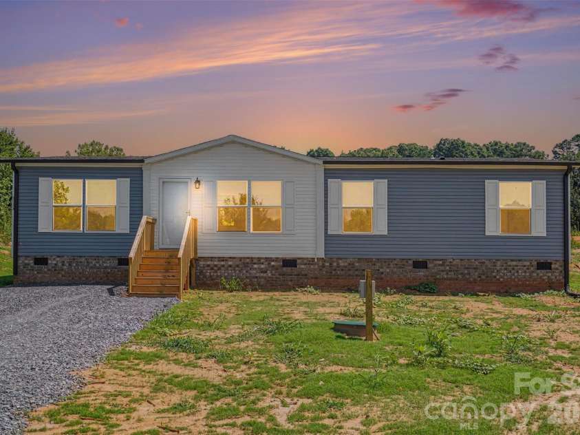 3034 Drake Circle, Shelby, NC 28152.  MLS# CAR4403944, YatesRealty ID 39076. 