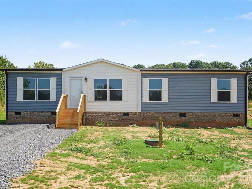 3034 Drake Circle, Shelby, NC 28152.  MLS# CAR4403944, YatesRealty ID 39076. 