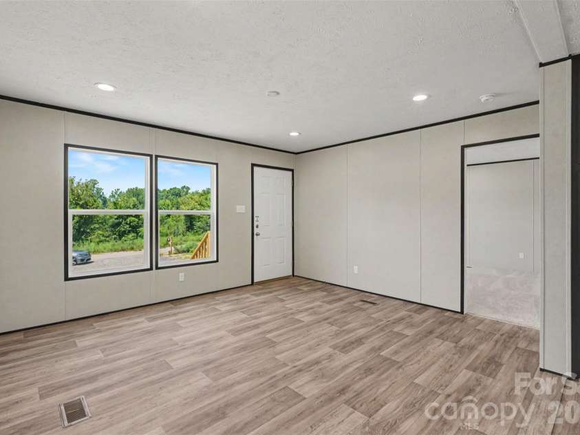 3034 Drake Circle, Shelby, NC 28152.  MLS# CAR4403944, YatesRealty ID 39076. 