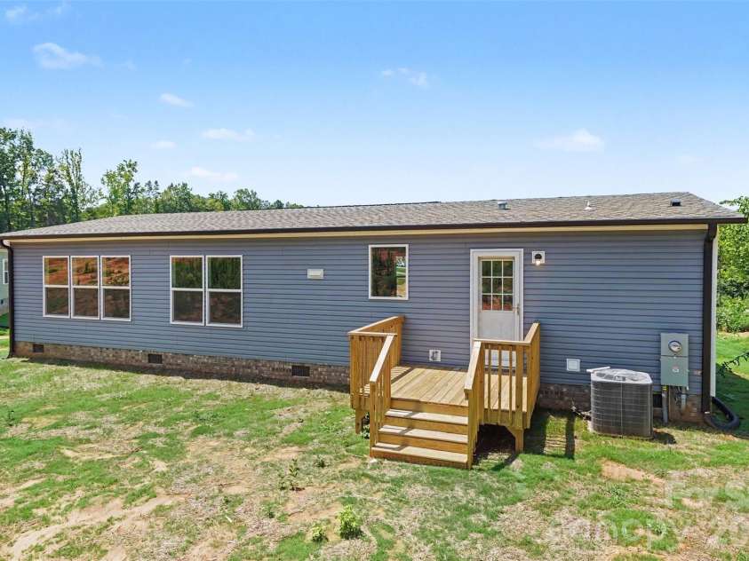 3034 Drake Circle, Shelby, NC 28152.  MLS# CAR4403944, YatesRealty ID 39076. 