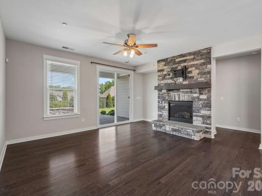 977 Bellegray Lane, Concord, NC 28027.  MLS# CAR4405137, YatesRealty ID 39078. 