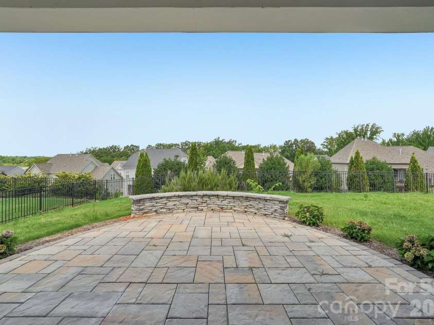 977 Bellegray Lane, Concord, NC 28027.  MLS# CAR4405137, YatesRealty ID 39078. 