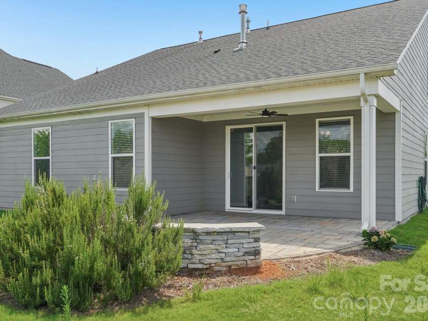 977 Bellegray Lane, Concord, NC 28027.  MLS# CAR4405137, YatesRealty ID 39078. 