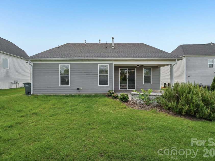 977 Bellegray Lane, Concord, NC 28027.  MLS# CAR4405137, YatesRealty ID 39078. 