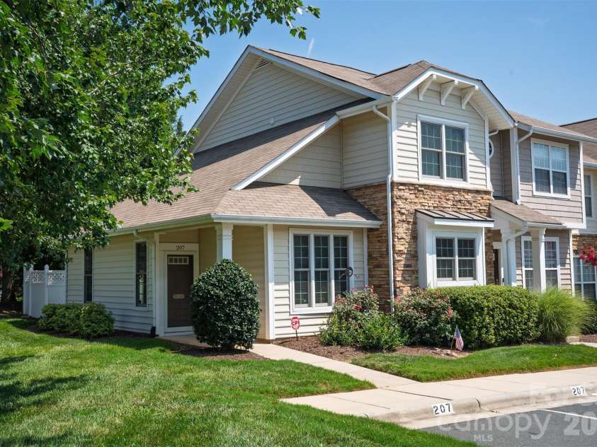 207 Dawn Mist Lane, Fort Mill, SC 29708.  MLS# CAR4402183, YatesRealty ID 39079. 