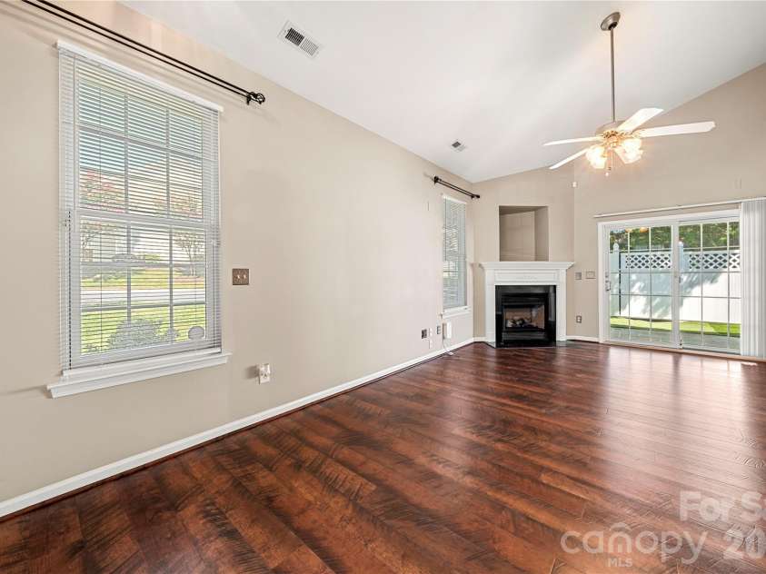 207 Dawn Mist Lane, Fort Mill, SC 29708.  MLS# CAR4402183, YatesRealty ID 39079. 