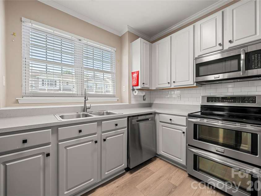 207 Dawn Mist Lane, Fort Mill, SC 29708.  MLS# CAR4402183, YatesRealty ID 39079. 