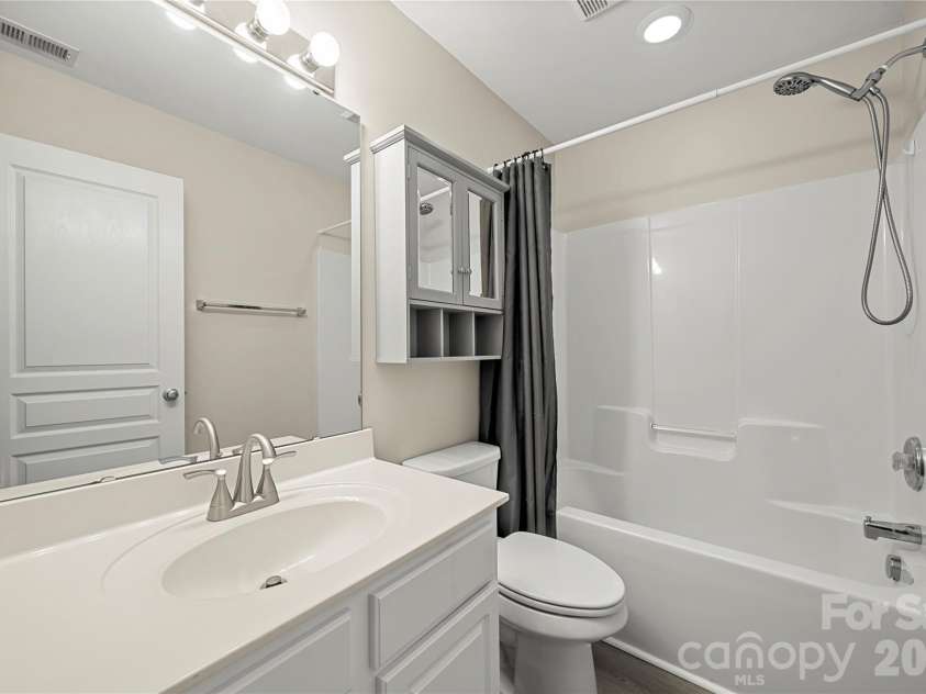 207 Dawn Mist Lane, Fort Mill, SC 29708.  MLS# CAR4402183, YatesRealty ID 39079. 