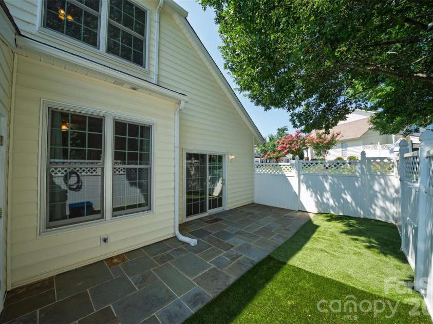 207 Dawn Mist Lane, Fort Mill, SC 29708.  MLS# CAR4402183, YatesRealty ID 39079. 