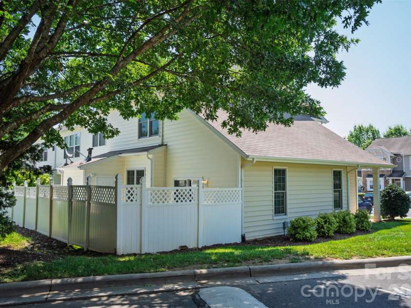 207 Dawn Mist Lane, Fort Mill, SC 29708.  MLS# CAR4402183, YatesRealty ID 39079. 