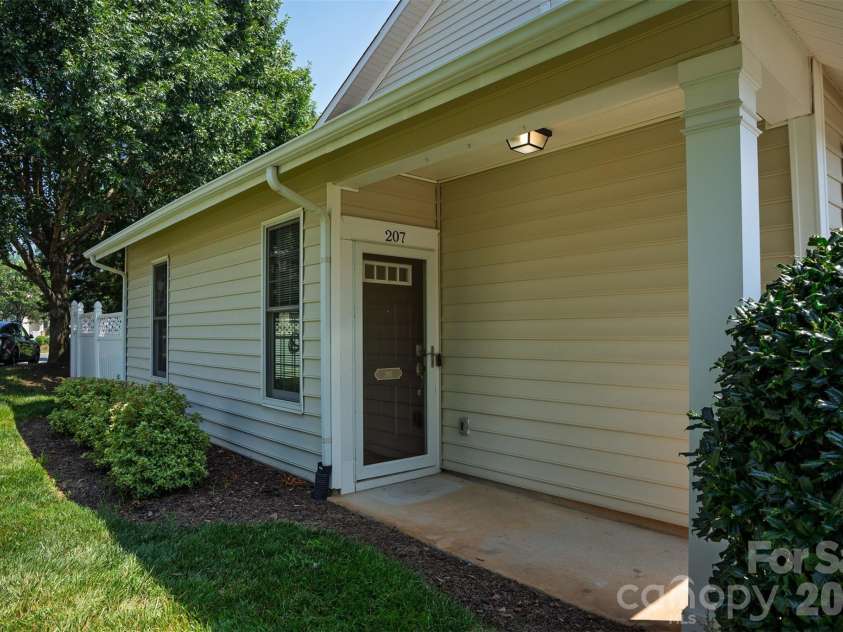 207 Dawn Mist Lane, Fort Mill, SC 29708.  MLS# CAR4402183, YatesRealty ID 39079. 