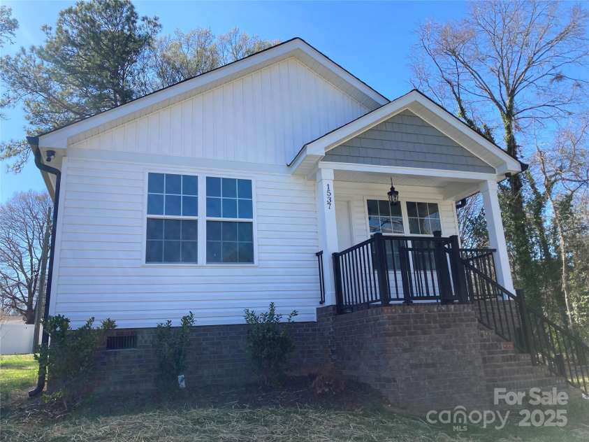 1537 POSTON Circle, Gastonia, NC 28054.  MLS# CAR4237260, YatesRealty ID 3908. 