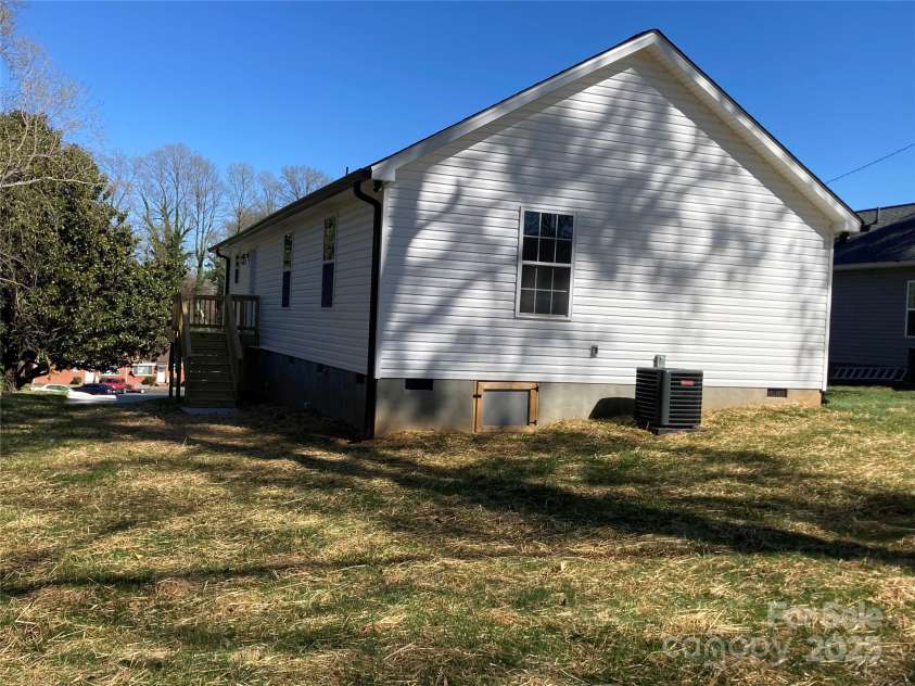 1537 POSTON Circle, Gastonia, NC 28054.  MLS# CAR4237260, YatesRealty ID 3908. 