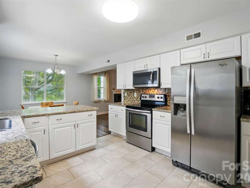 8014 Sherington Way, Charlotte, NC 28227.  MLS# CAR4343661, YatesRealty ID 3908. 